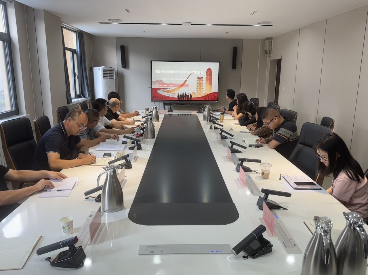中心召开青年理论学习暨科技创新实践研究小组2026年度第三次交流研讨会
