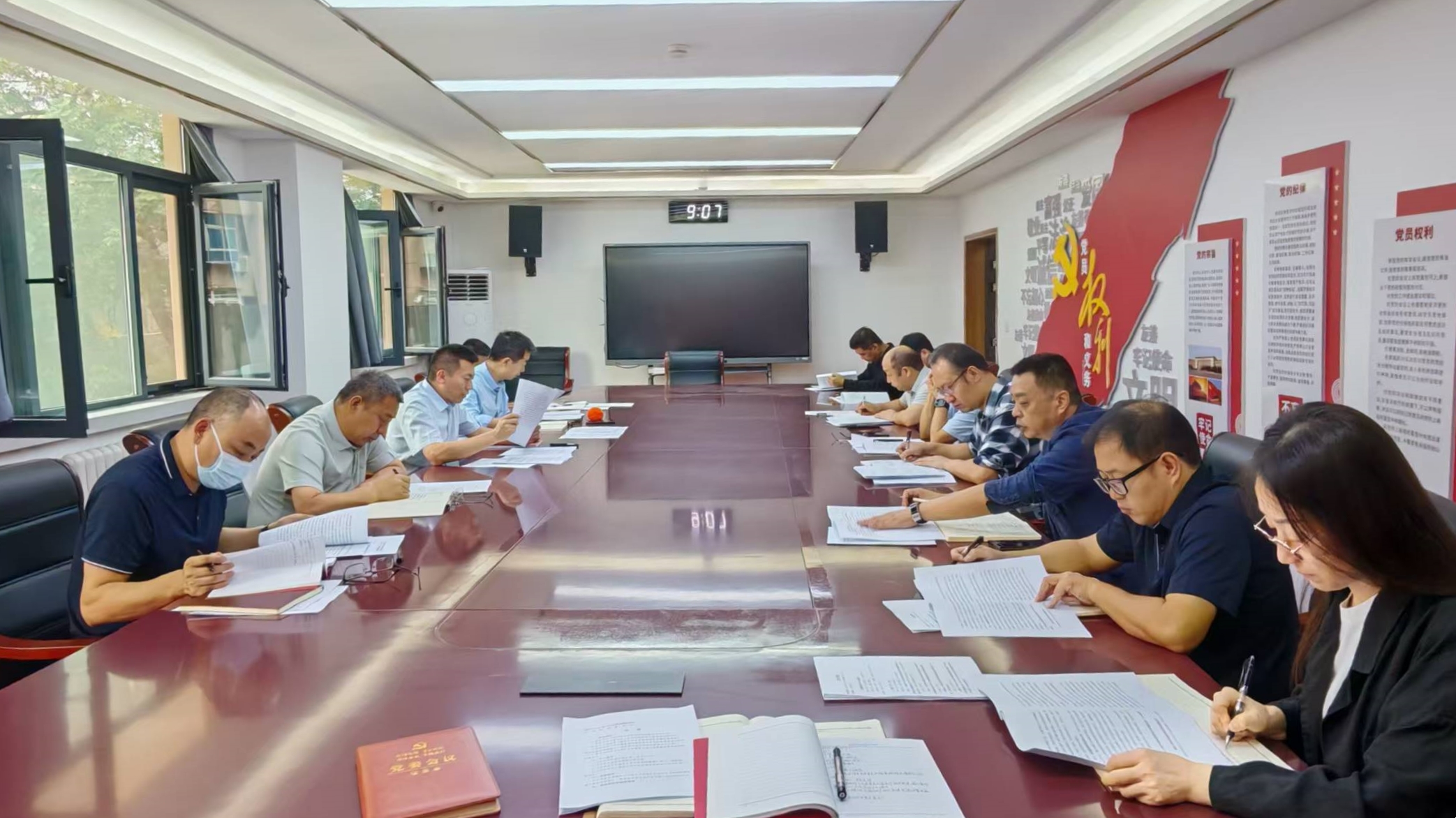 中心召开党委（扩大）会议总结树立和践行正确政绩观学习教育“回头看”工作
