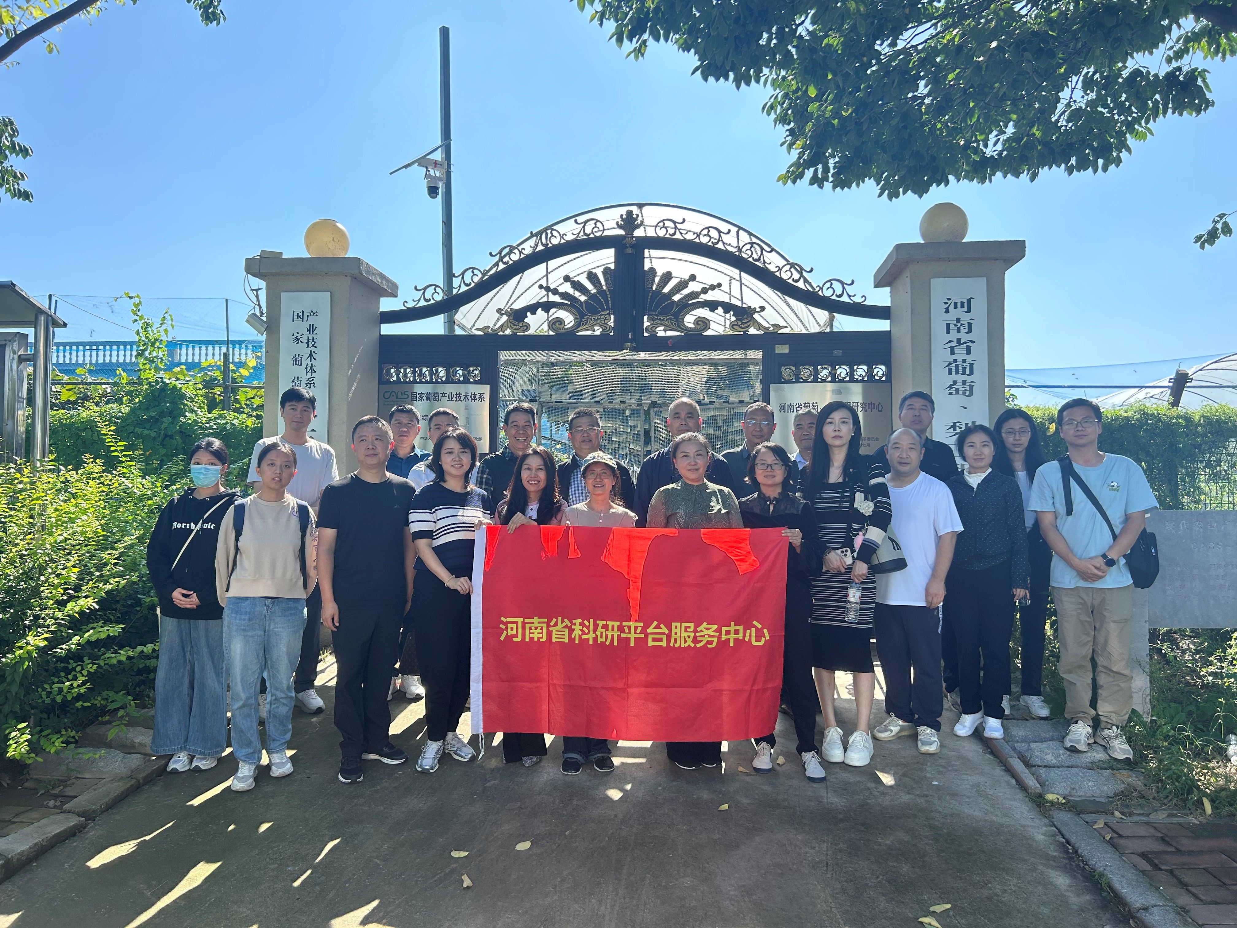 感受科技魅力 启迪创新思维
——省科研平台服务中心赴省现代农业研究开发基地开展“迎双节”主题实践活动